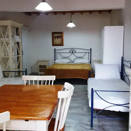 Manos Aparthotel 3*