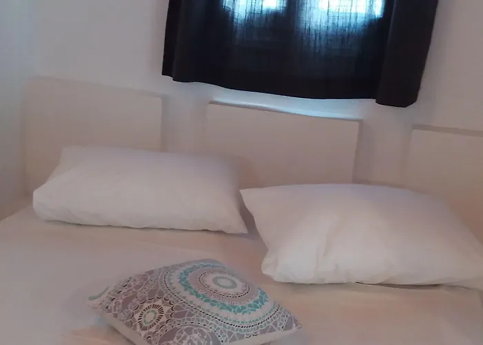 Manos Lägenhetshotell