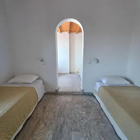 Ξενοδοχείο με διαμερίσματα ενοικιαζόμενα μάνος 3*