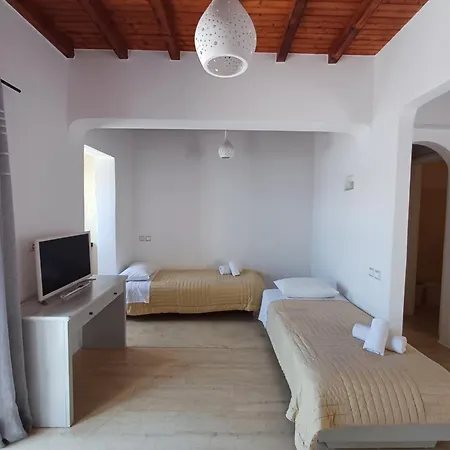Manos Apart-hotel 3*