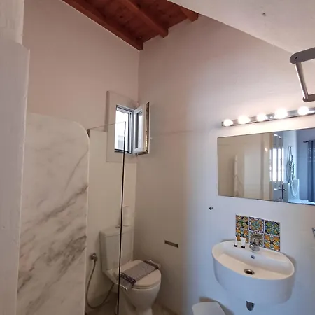 Manos Apart-hotel 3*