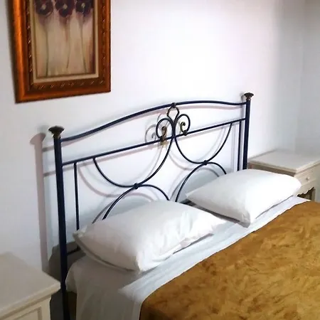 Manos Apart-hotel