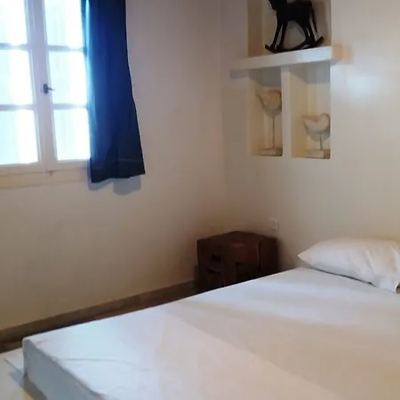 Manos Apart-hotel 3*