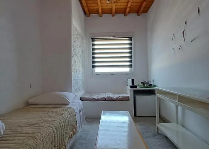 Manos 3* Mykonos Town